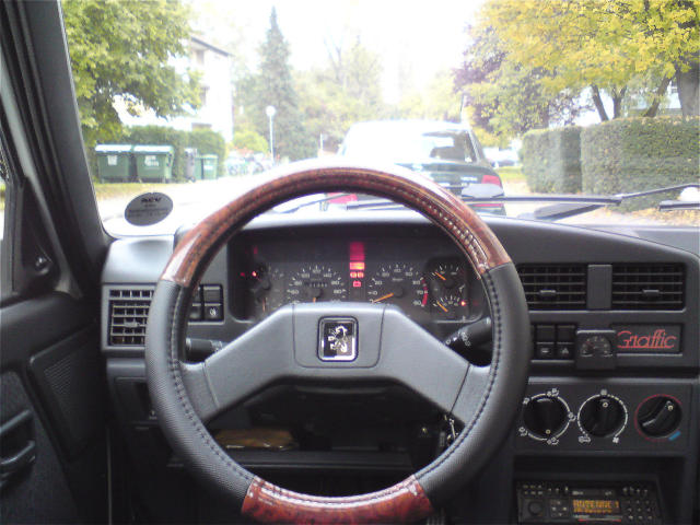Peugeot_Cockpit640x480.jpg